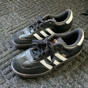 Adidas samba shoes size 4.5 M/5.5 W